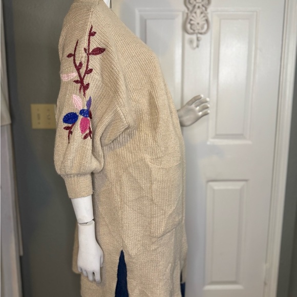 Knitted Long Cardigan Sweater Embroidered Flowers Chunky Size large. - Picture 7 of 11